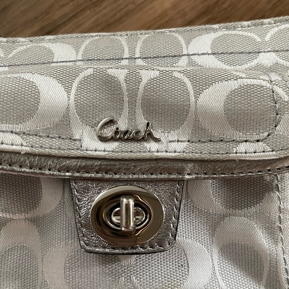🔥Silver Coach crossbody bag🔥 - Picture 6 of 8